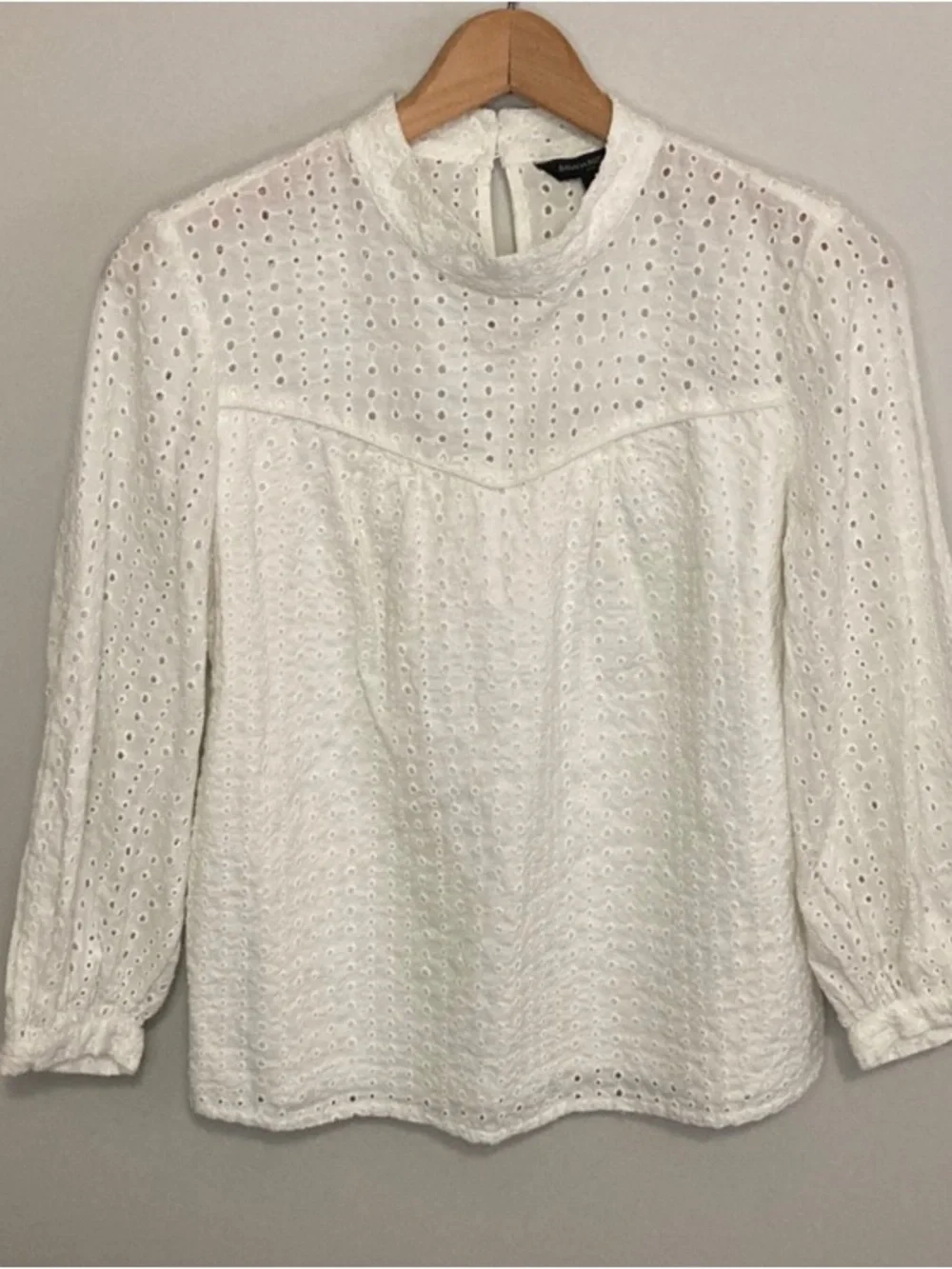 Banana Republic White High Neck Eyelet Lace Blouse, Size XS extra small top